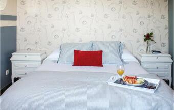 Stunning Home In A Coru�a With Indoor Swimming Pool, Wifi And 5 Bedrooms