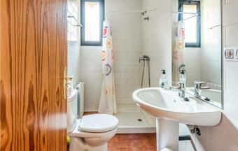 Nice Apartment In Valencia De Alcantara With Wifi, Outdoor Swimming Pool And 1 Bedrooms