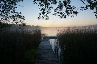 Domki Nad Jeziorem "p�?wysep Suryty"