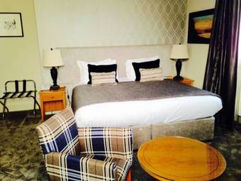 Hotel The George At Baldock