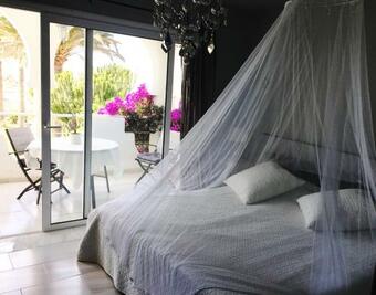 Sea View Villa With Private Garden And Barbecue Terrace