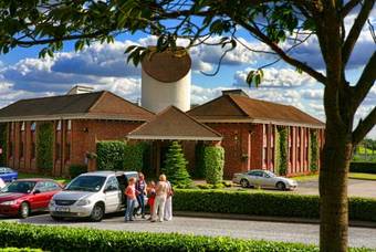 Damon's Motel