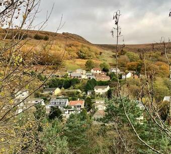 Lakeside View With Hot Tub