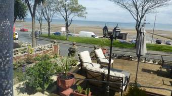 Hostal Whitehall Guest House