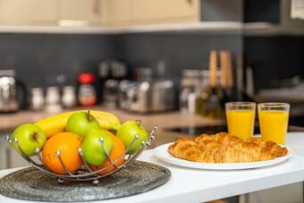 Pretty Apartment Near Stonehenge Amesbury Town Center 55 Inch 4k Smart Tv Netflix