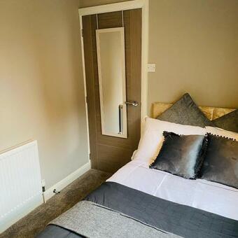 Silver Stag, Welcoming, 3 Double Beds, Off Road Parking, Great Living Space