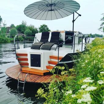 Private Ship With Wellness And Beautiful Design