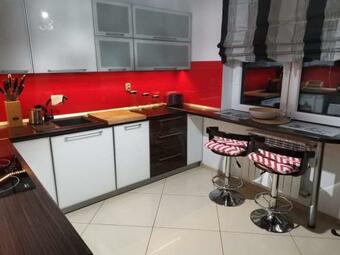 Cichy Zak?tek, Quiet Located House