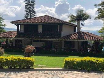 Casa Campestre Con Vista Unica Al Lago Calima