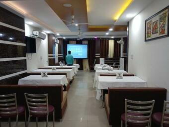 Hotel Vinayak Palace, Hoshangabad