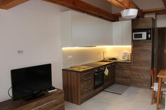 Dadaj Lakeside Apartments