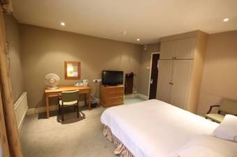 The Crown Hotel Stone