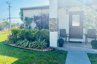 **modern Comfort Near Hard Rock Stadium In Miami**