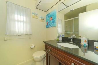 Huge Pool, Roomy, Close To Beaches, Shops, Restaurants!