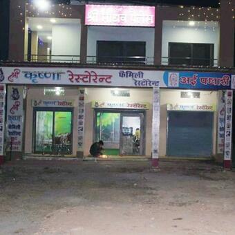 Hotel Pop 84701 Shree Madhav Palace