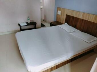 Spot On 82084 Gokul Hotel