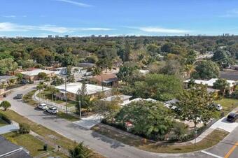 Amazing Oasis 3 Bedroom 2 Bath Home In Miami W/gated Parking