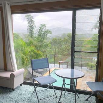 Hostal The Golden Retreat Pool House