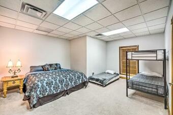 Large Lake Cumberland Retreat With Deck Views!