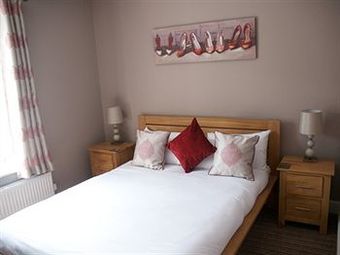 The Three Horseshoes Hotel