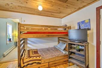 Quaint And Cozy Apartment 12 Mi To Ski Slopes