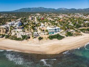 Beautiful Beachfront House With Pool 2br/2ba