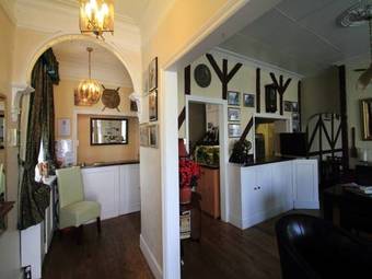 Hostal The West Bank Guest House