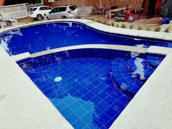 Hostal R&;s Restplace Resort