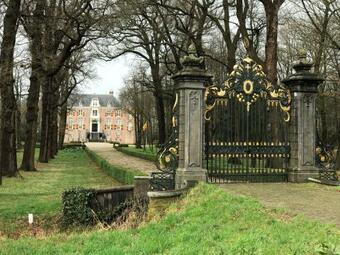 C'est La Vie Houseboat