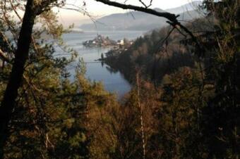 Alte Villa 400m2 Seegrund Nur F�r Euch - Old Villa With 400m2 Beach Just For You