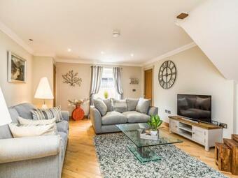 Pass The Keys Cheerful, Newly Refurbished 3 Bedroom Home