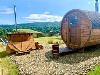 Bieszczadzka Osada Saunowisko - Jurty Z Jacuzzi I Saun?