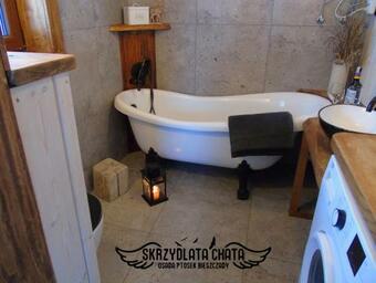 Skrzydlata Chata / Osada Ptosek Bieszczady