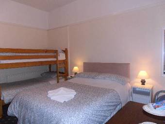 Hostal Brunton House Guest House