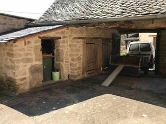 Corps De Ferme Avec Un Immense Jardin Agr�able