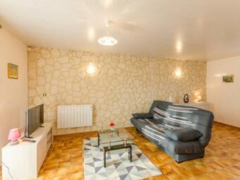 G�te Fontaine-les-gr�s, 4 Pi�ces, 7 Personnes - Fr-1-543-4