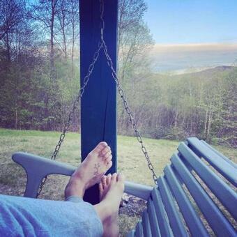 Off Grid, Remote Log Cabin In The Woods!