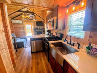 Villa B11 New Awesome Tiny Home With Ac, Mountain Views, Minutes To Skiing, Hiking, Attractions