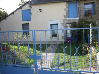 Le G�te De La Porte Bleue