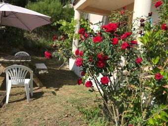 Un Ecrin De Verdure Face � La Mer