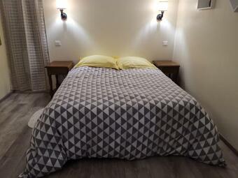 Bed & Breakfast Au Milieu D'un Jardin Fleuri