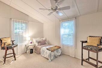 Woodsy Southampton Escape With Deck And Fire Pit!