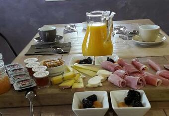 Hostal Gite Du Roy D'amont (plaine De L'ain)