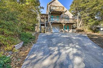 Bright Emerald Isle Getaway Less Than 1 Mi To Beaches