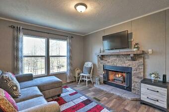 Hendersonville Home About 11 Mi To Chimney Rock!