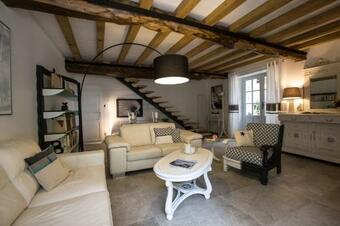 Le Chai De Lacassagne � Larressingle