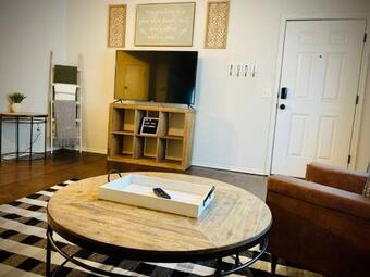 Apartamento Quaint Rustic Charm 2bd/1ba + Choctaw & Seosu