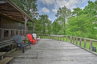 Quiet Fort Towson Cabin Deck And Fishing Dock!