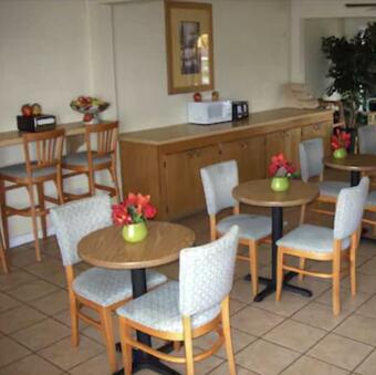 Hotel Blue Ribbon Inn And Suites