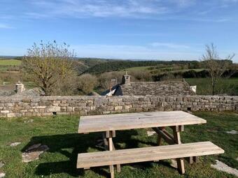 G�te Du Dolmen De L'hom
